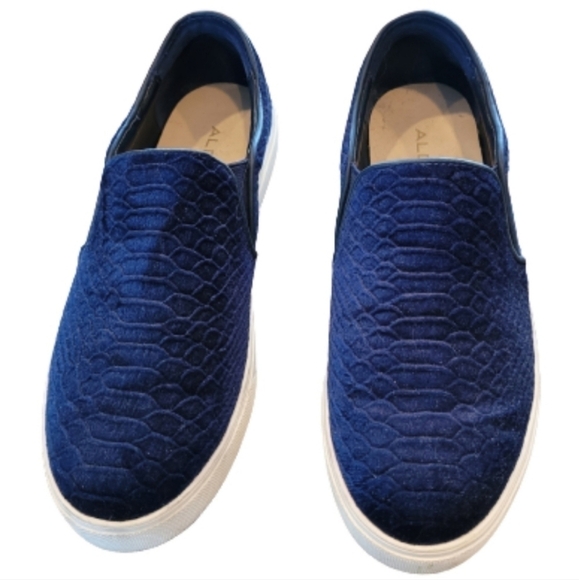 ALDO Navy Blue Velvet Croc Pattern Slip On Casual Sneakers, Size 8.5 - Picture 2 of 7